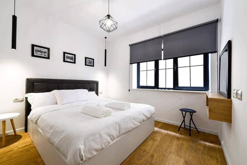 Lina - Tia, Lovely New Bazaar Apartment Tirana Exterior foto