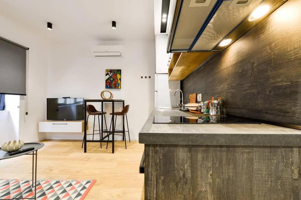 Lina - Tia, Lovely New Bazaar Apartment Tirana Exterior foto