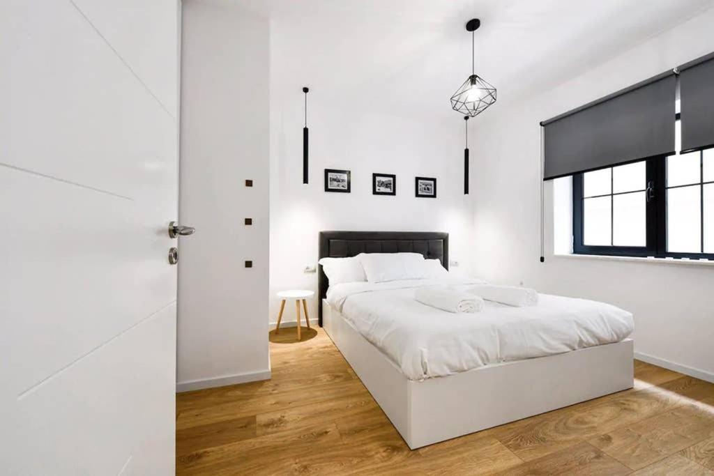 Lina - Tia, Lovely New Bazaar Apartment Tirana Exterior foto